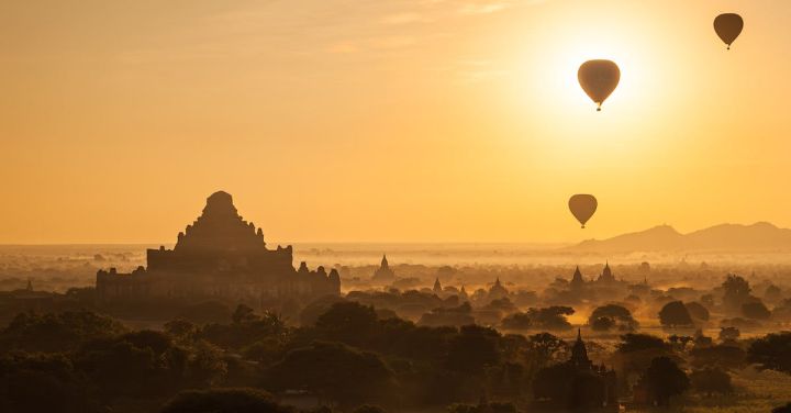 Flying Scotsman Train - Baloons over Bagan at Sunrise